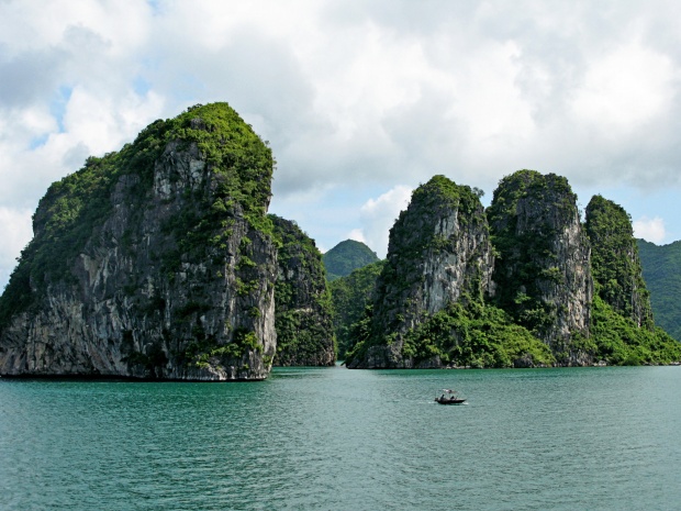 Halong bay overviews from sky