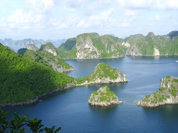 Halong bay overviews from sky